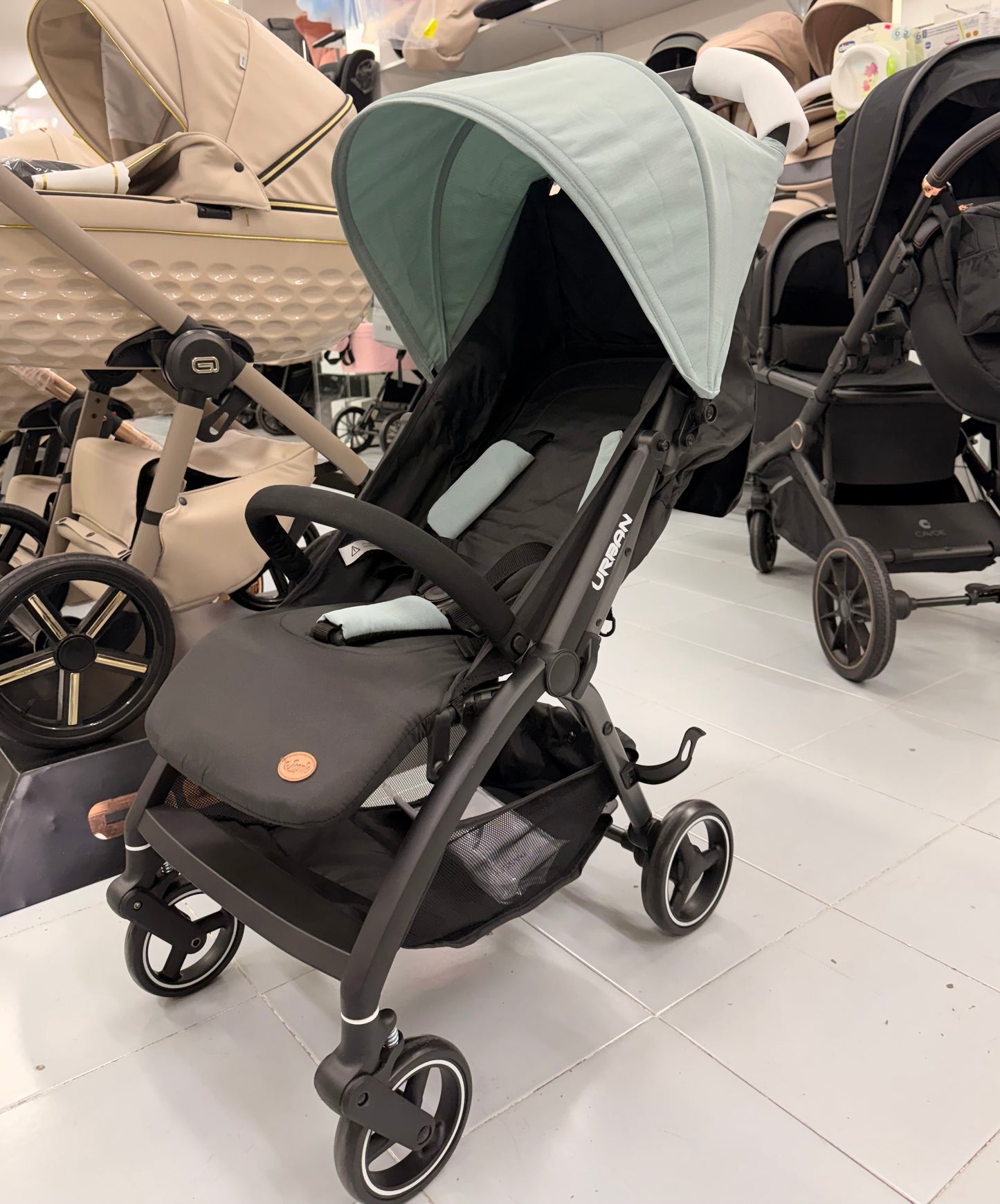 Passeggino leggero Urban azzurro 22 kg leonie
