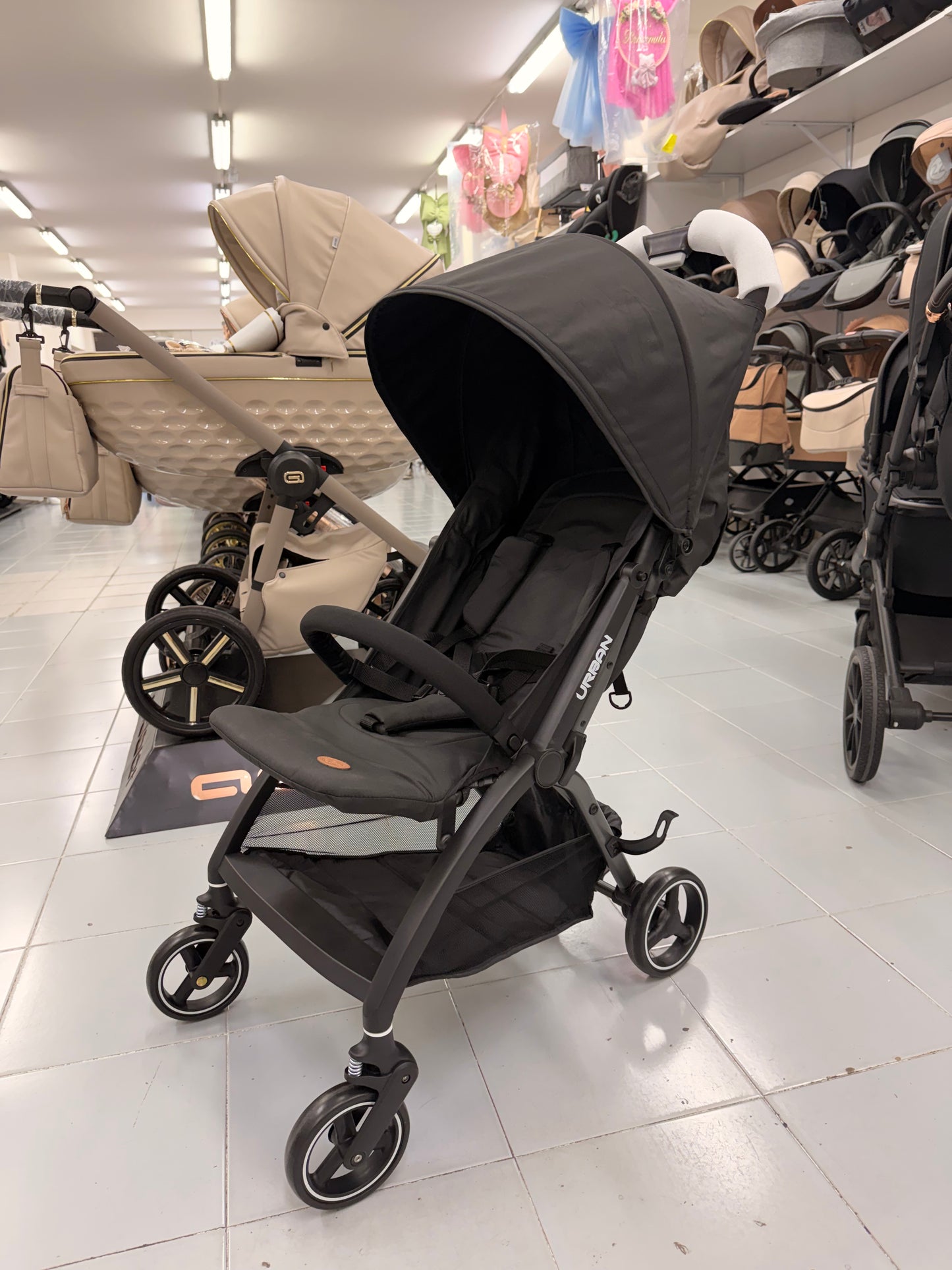 Passeggino leggero Urban nero 22 kg Leonie