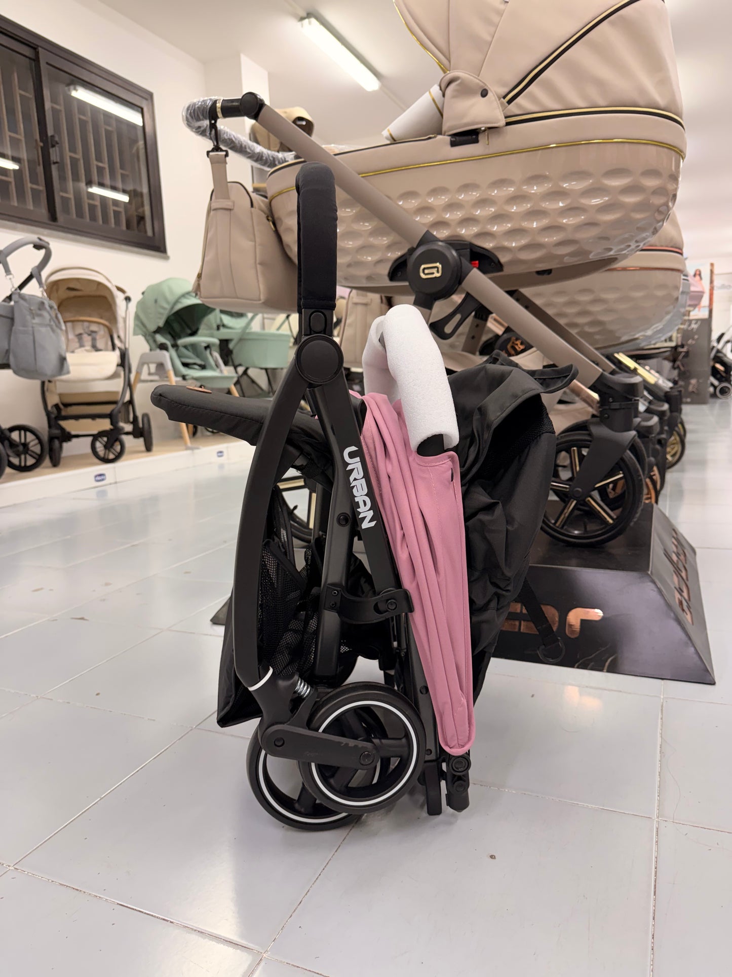 Passeggino leggero Urban rosa 22 kg leonie