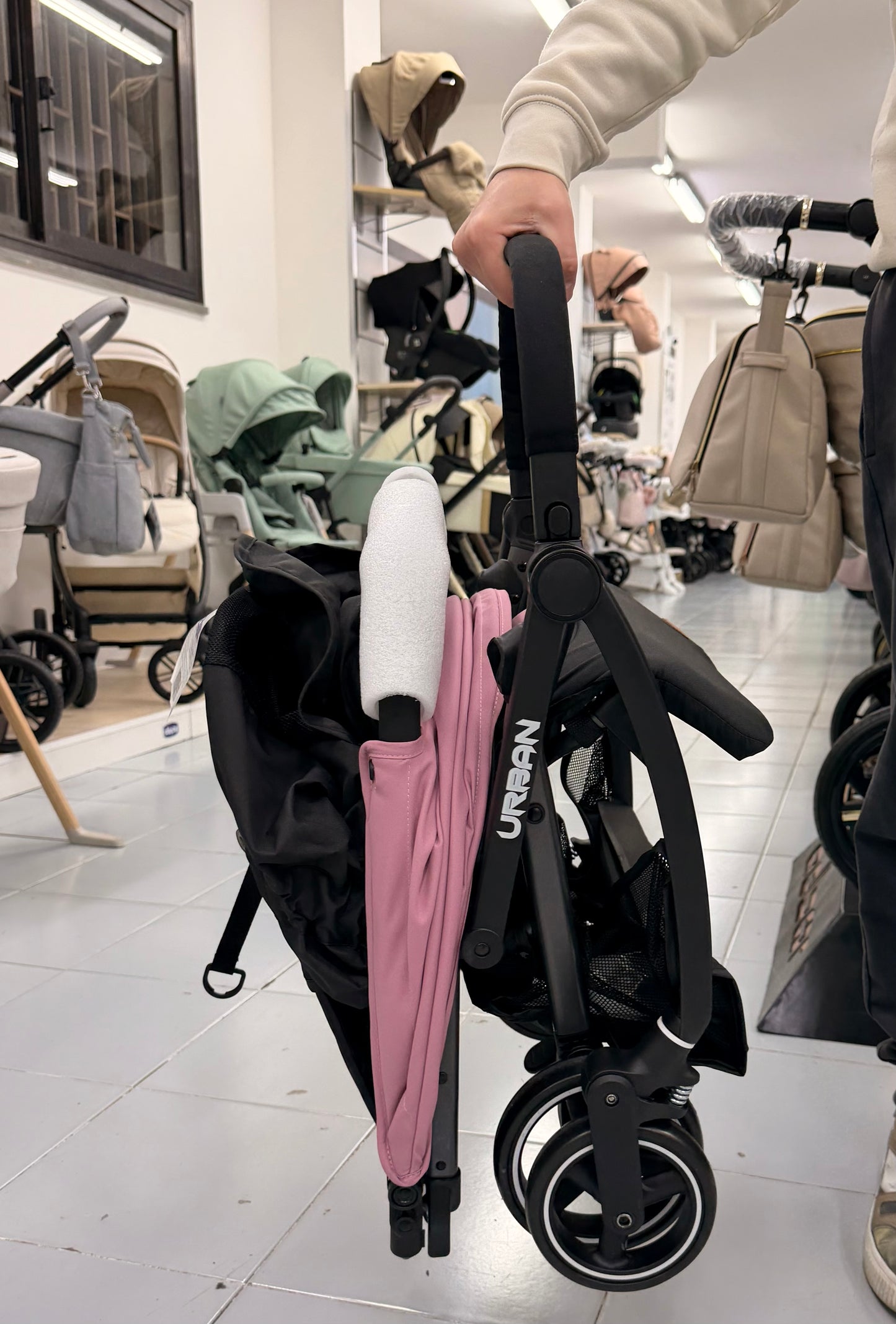 Passeggino leggero Urban rosa 22 kg leonie